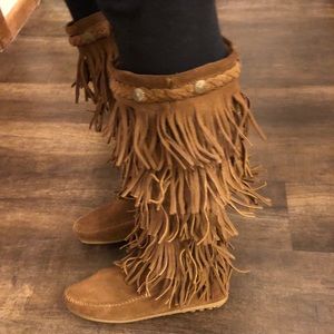 Adorable Minnetonka Boots